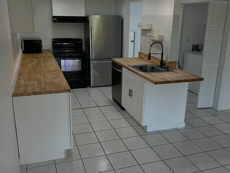 9825 NW 37th St #5F — Photo 7