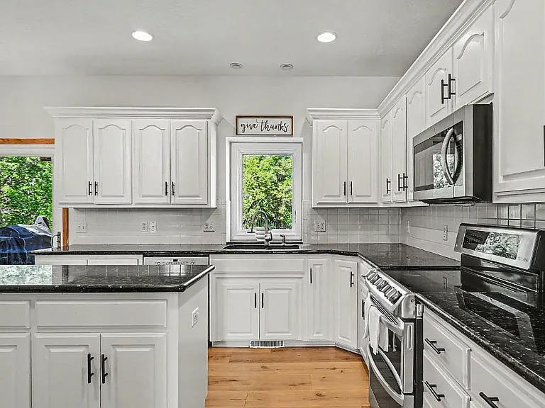18328 Polk St — Photo 6