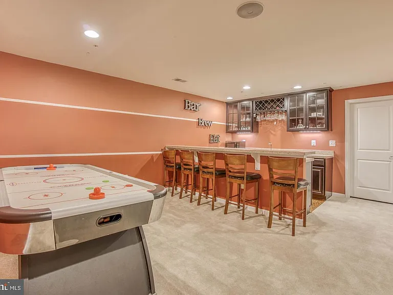 728 Falcon Ln — Photo 24
