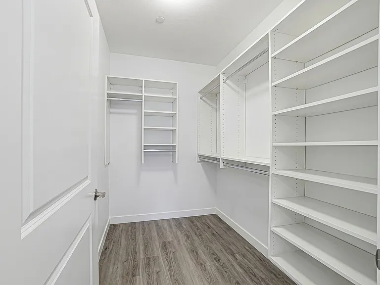320 Middlesex Ave #D208 — Photo 3