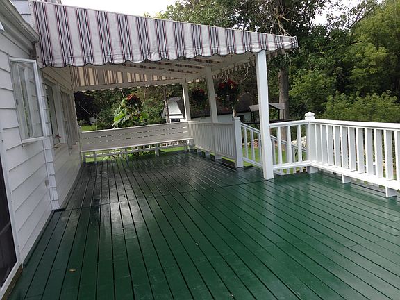 Deck with canopy