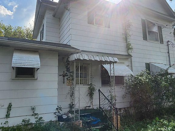 4th image of 809 W Country Rd
