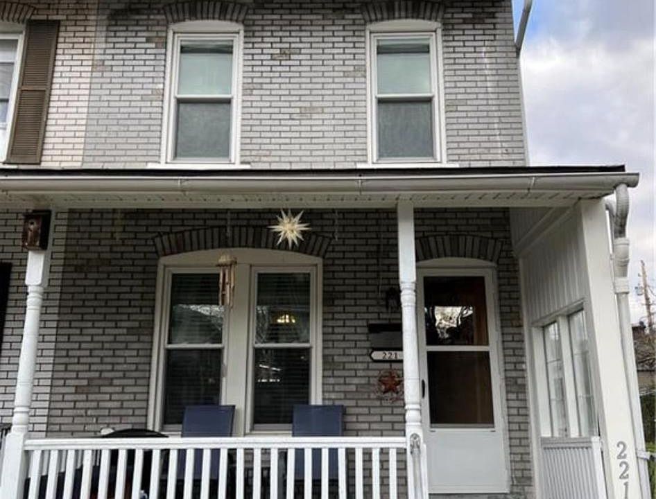 1st image of 221 N Irving St