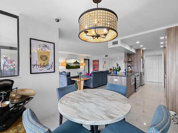 4th image of 800 Jeffery Street #307