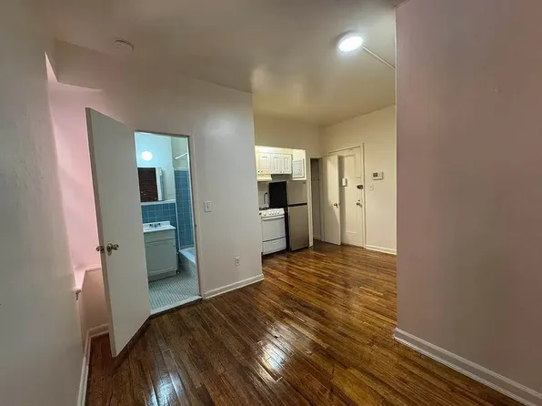 220 East 29th Street image 1 of 7