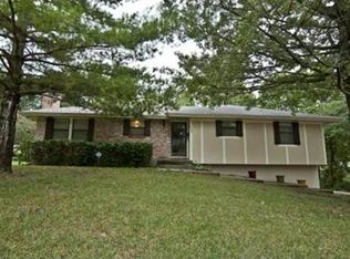 122 Grove Ave, Bonner Springs, KS 66012