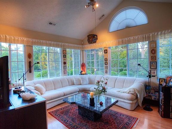 3rd image of 4058 Whitegate Dr