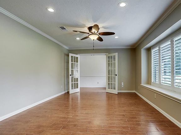 3rd image of 15101 Lakeview Dr