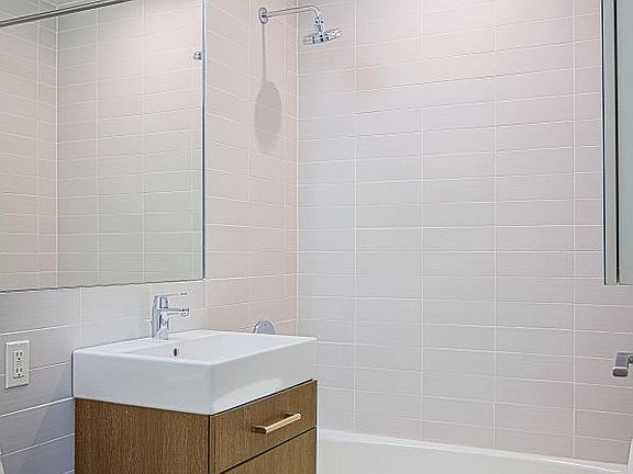 5th image of 101 W 15th St APT 313