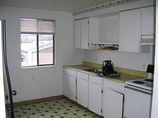 2nd image of 85 Sherry St