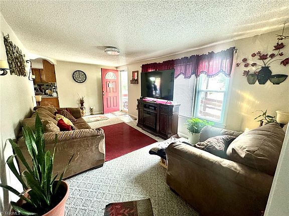 4th image of 113 Pinewood Acres Dr