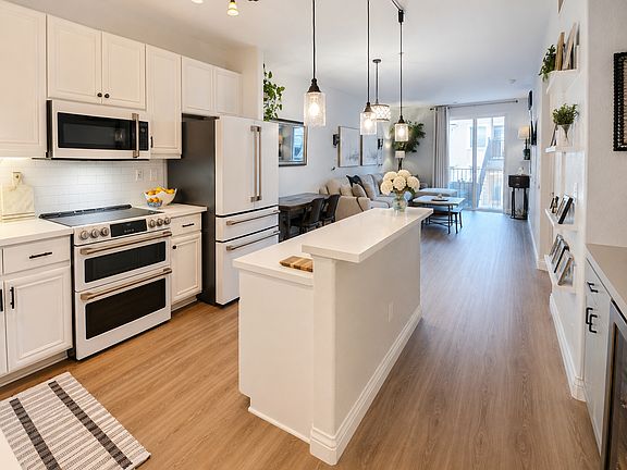 4th image of 350 K St Unit 513