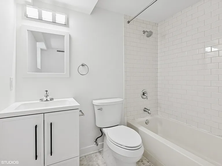 2839 N Christiana Ave #B — Photo 11
