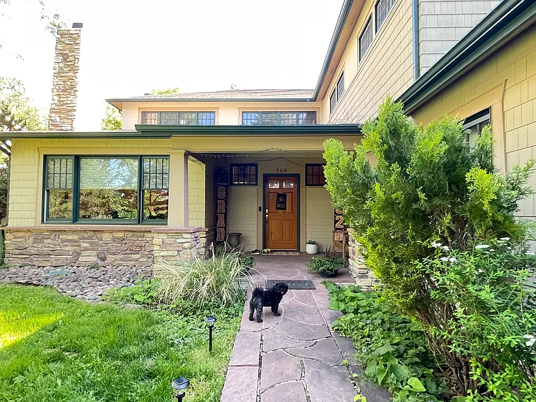 560 University Ave — Photo 59