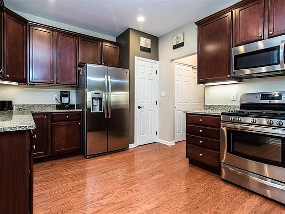 5th image of 1063 Clerkenwell Ln