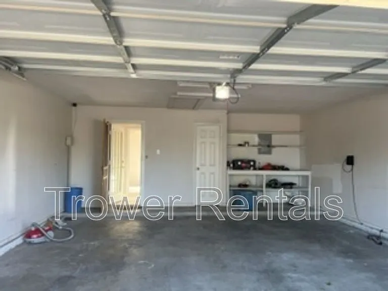 3913 Lyndale Dr — Photo 28