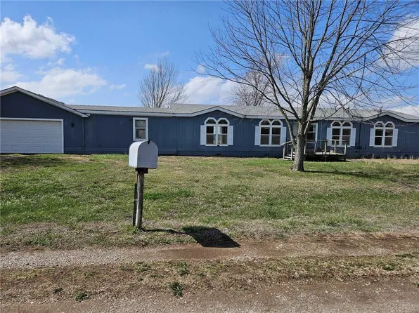 53 E Skyline Cir, Mound City, KS 66056