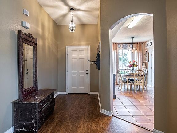 2nd image of 101 Post Oak Dr