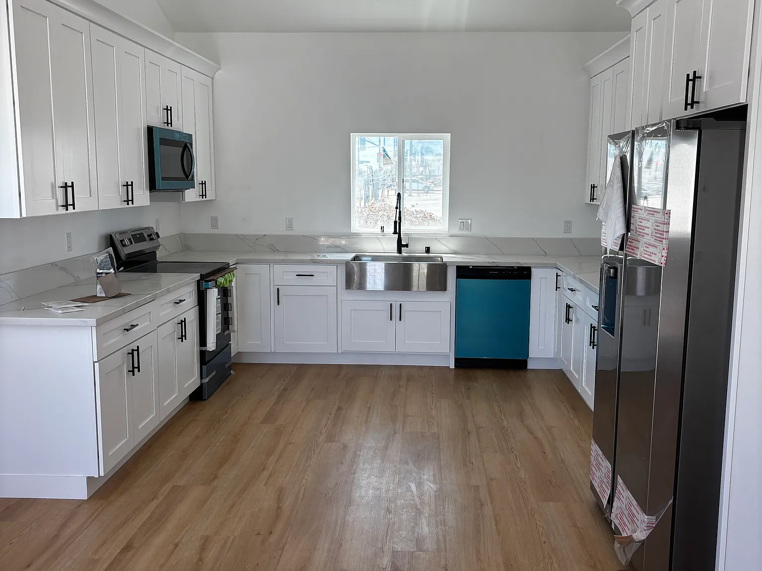 3 bed, 1300 sqft, $3,700 — Photo 3