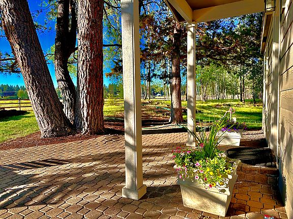 Peace and quiet overlooking lots of land