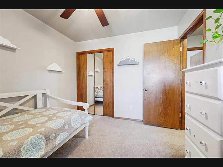 813 Ash Ct — Photo 16