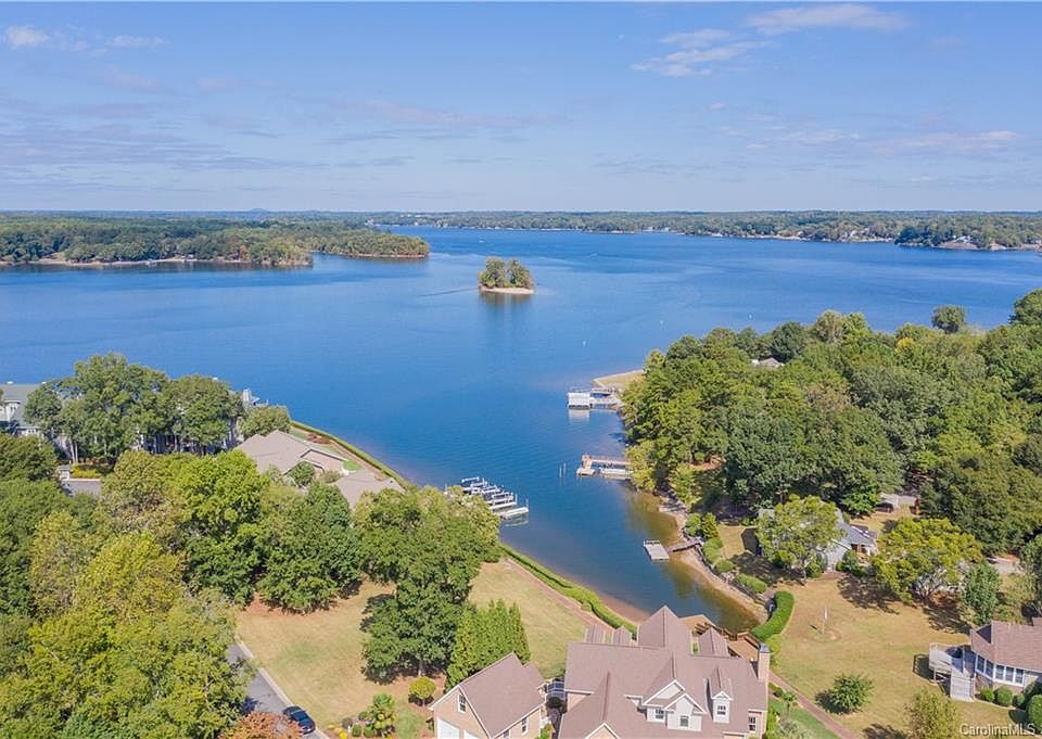1st image of 928 Lake Club Dr