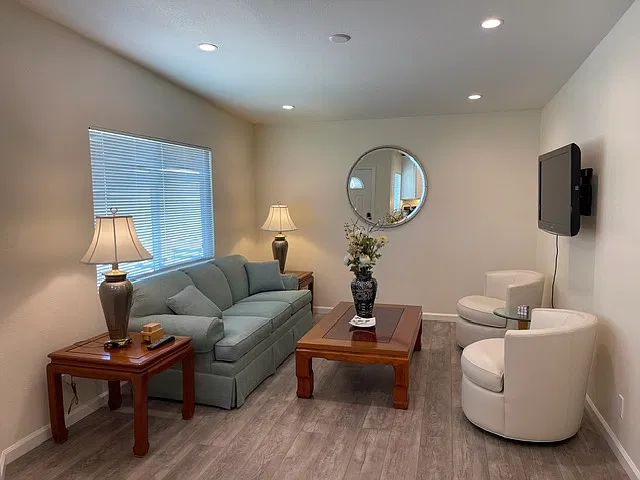 1 bed, 650 sqft, $2,250 — Photo 2