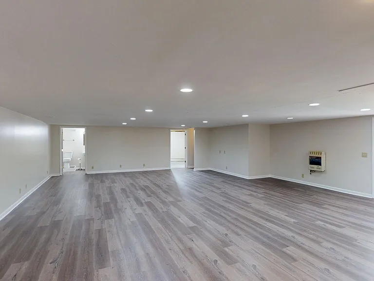 424 Eisenhower Dr — Photo 30