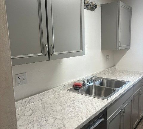 5th image of 2612 SW 38th Pl APT A