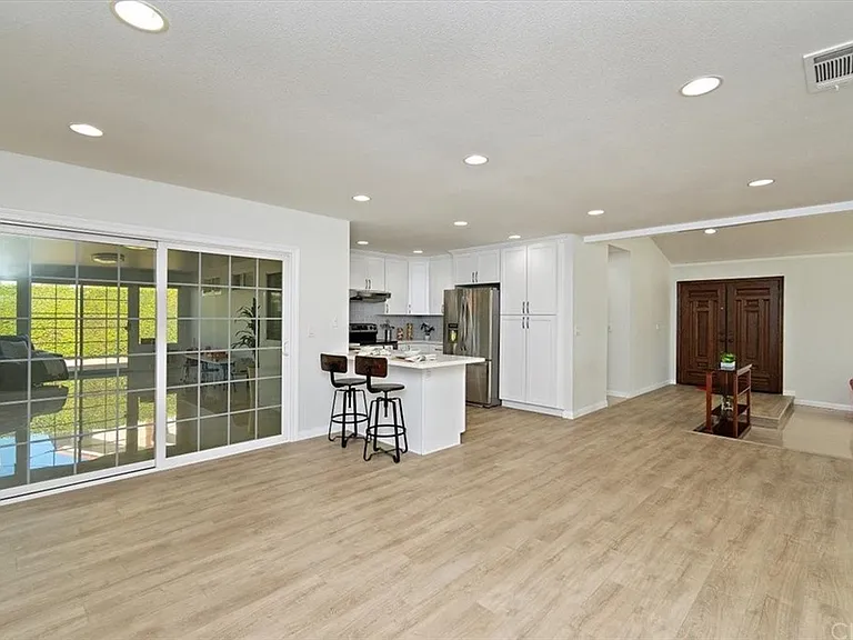 13043 Espinheira Dr — Photo 22