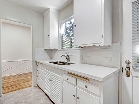 2nd image of 2202-2206 20th St #2206D