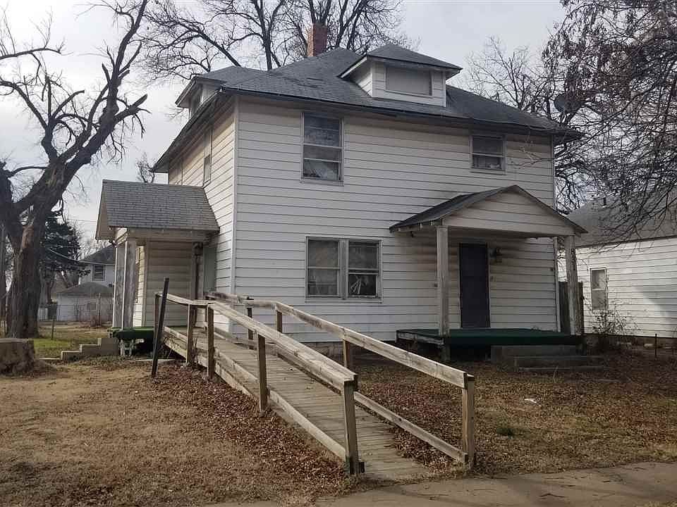 1st image of 831 E Pine Ave