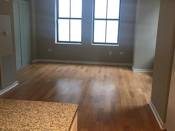3rd image of 10 W Randolph Dr #701