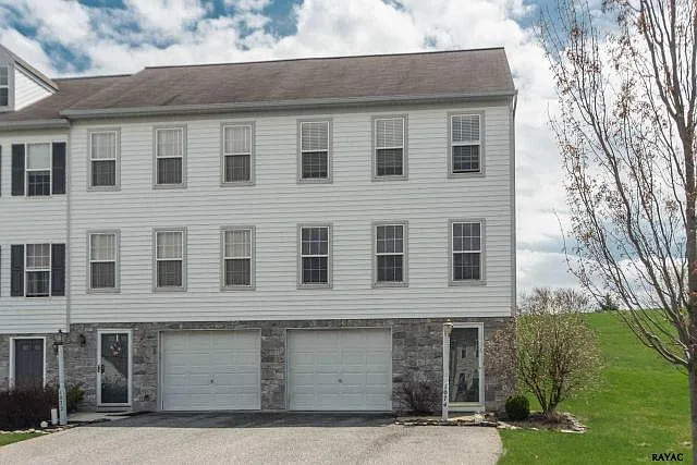 1074 Hearthridge Ln photo 1