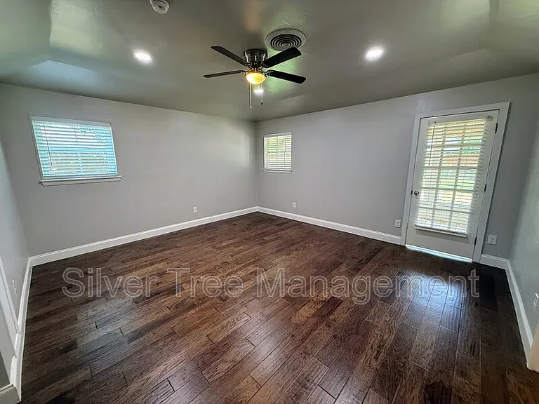 1710 Dickerson Dr — Photo 18