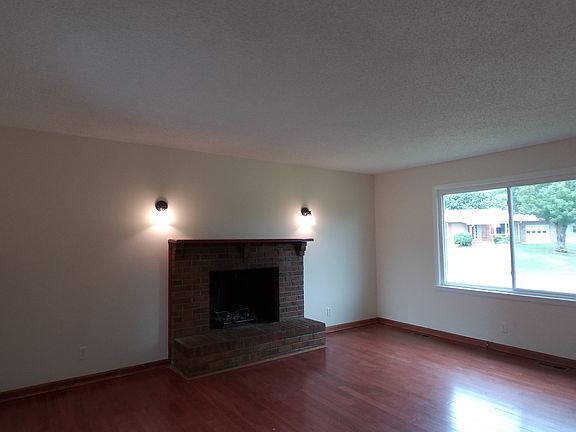 3rd image of 1009 Westminster Dr