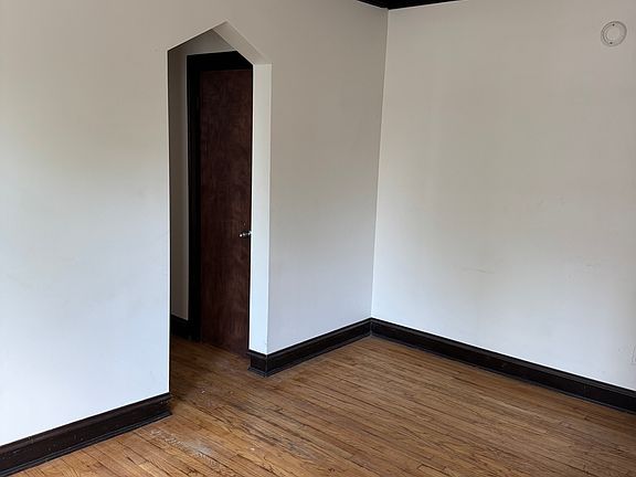 2nd image of 7223 S Kimbark Ave APT 104