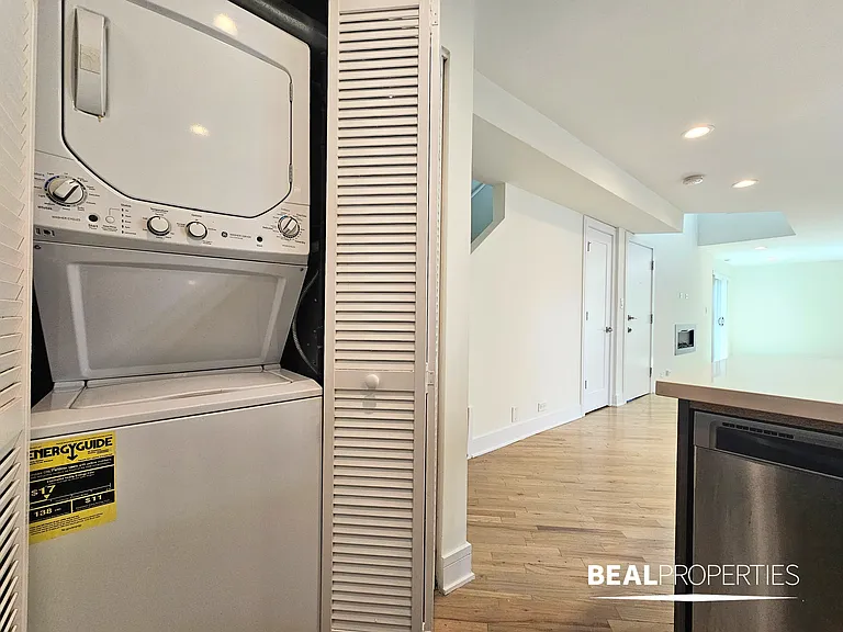 954 W Grace St — Photo 18
