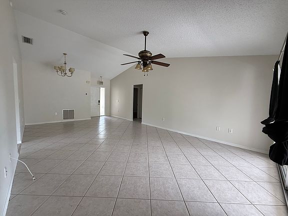 3rd image of 5834 Covington Way