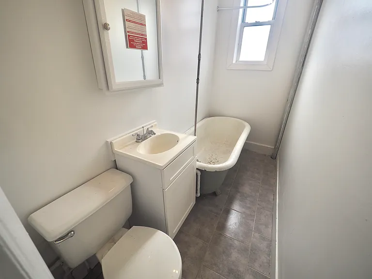 25-21 23rd St #2L — Photo 9