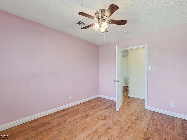 3917 W Oakey Blvd — Photo 27