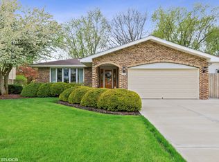 6730 Barrett St, Downers Grove, IL 60516