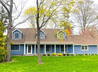 45 Briarcliff Rd, Shoreham, NY 11786