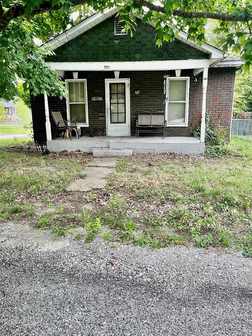 400 Condit Ave photo 1