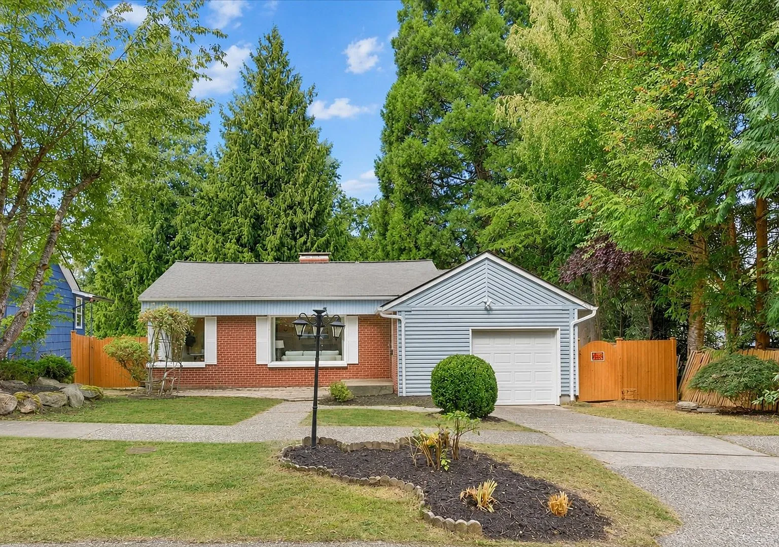 3Bd/2Ba Seattle Home — Photo 1