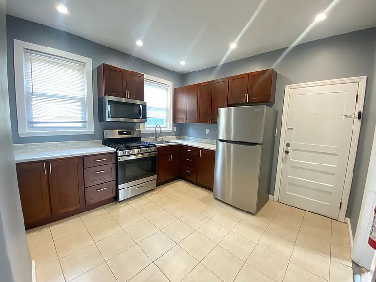 66 Tiffany Pl — Photo 5
