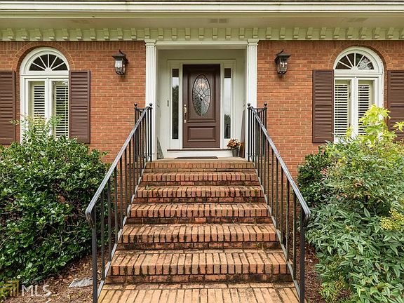 5th image of 844 Austin Ct