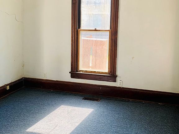 4th image of 26 Coffman St