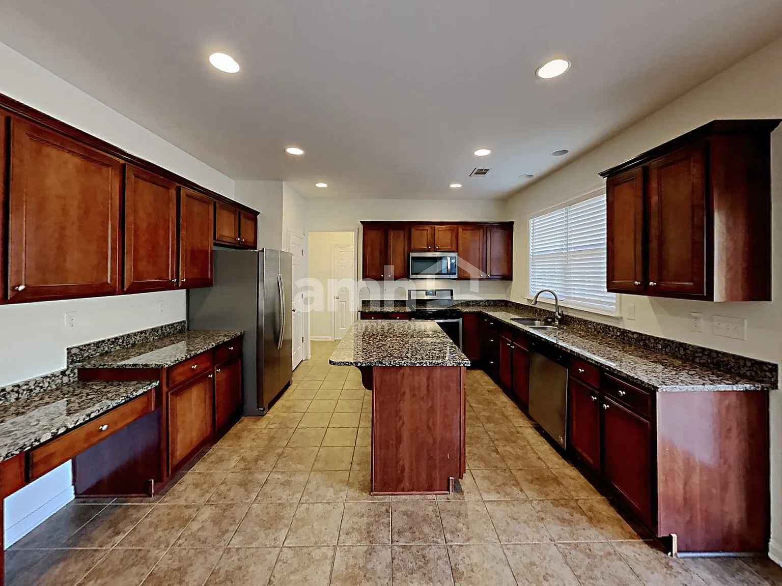 4 bed, 2.5 bath, 2183 sqft, $3,060 — Photo 4