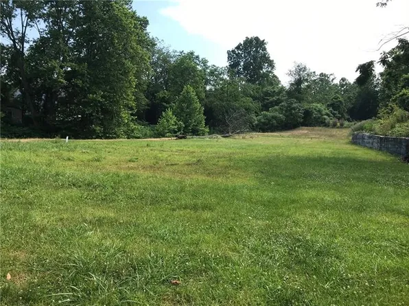 7 Walkers Mill Rd, Carnegie, PA 15106